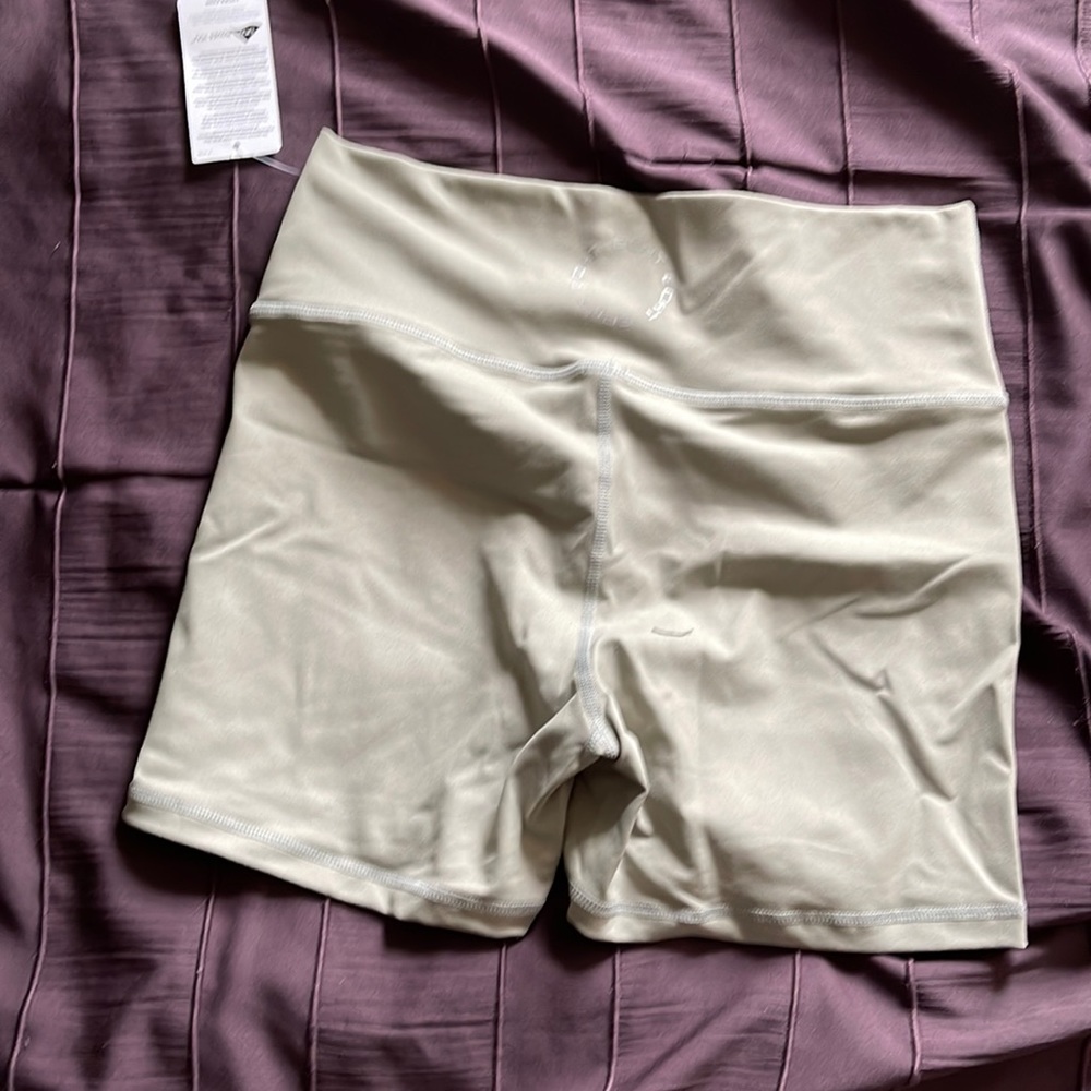 Echt gray shorts size L ( aus XL fits like a L)